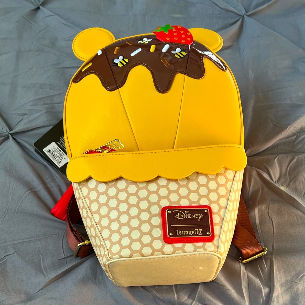UNIQUE Disney Loungefly Winnie the Pooh backpack & wallet